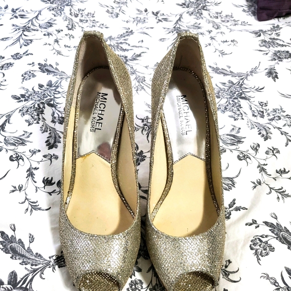 Michael Kors Silver Heels Size 7.5 - Picture 1 of 4